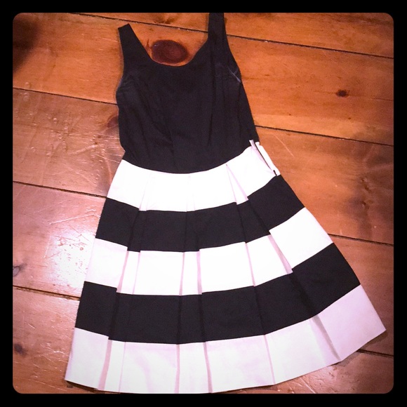 Banana Republic Dresses & Skirts - Banana Republic Navy and Cream Dress